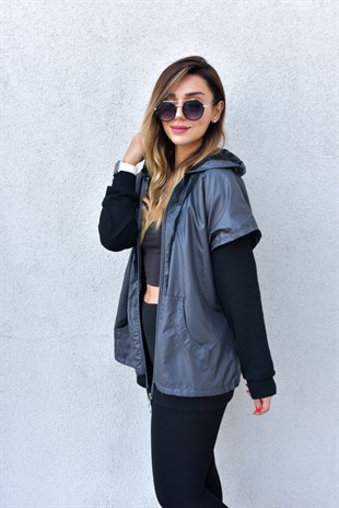 Siyah Sweat Detaylı Yağmurluk