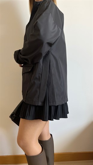 Yanı Yırtmaç Detaylı Siyah Trençkot