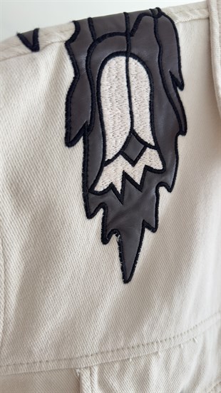 Omuzları Nakış Detaylı Gabardin Ceket 