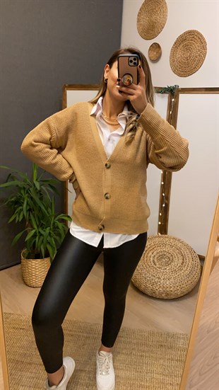 Üç Düğmeli Camel Hırka