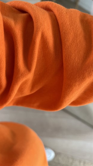Arkası Yırtmaçlı Kapüşonlu Turuncu Sweat