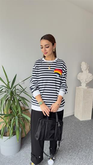 Renkli Kalp Detay Çizgili Sweatshirt