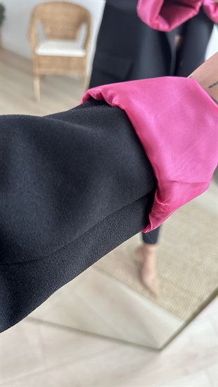 Pembe Astar Detaylı Siyah Blazer Ceket