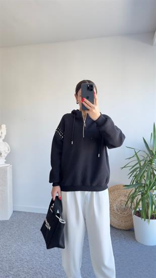 Şardonlu Omuzları Taşlı Kapüşonlu Siyah Sweatshirt