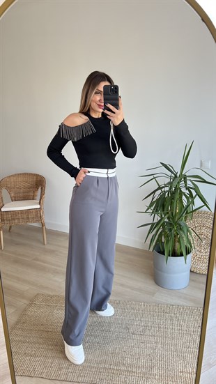 Omzu Zincir Detaylı Siyah Triko