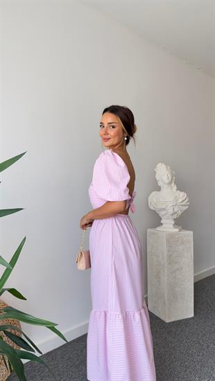 Pembe Broş Detaylı Çizgili Elbise 