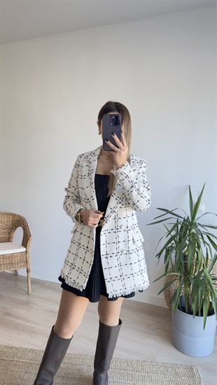 Püsküllü Siyah Beyaz Blazer Ceket