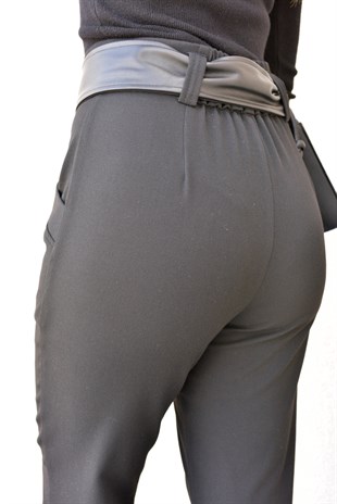 Deri Kuşak Detaylı Pantolon