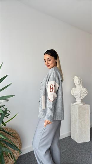 Joanin Yazı Detaylı Gri Triko Hırka