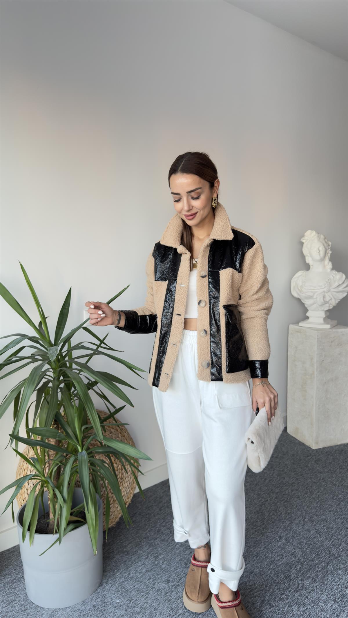 Peluş Ve Rugan Detaylı Mont