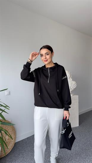 Omuzları Taşlı Kapüşonlu Siyah Sweatshirt