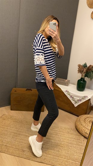 Dantel Detaylı Lacivert Çizgili Tshirt
