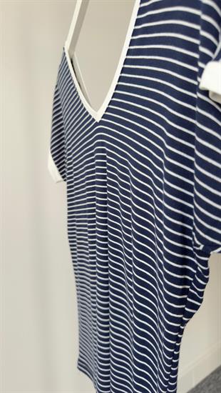 Yaka Beyaz Geçişli Ön Arka V Çizgli Tshirt