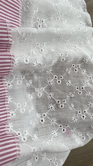 Fistolu Pembe Çizgili Tasarım Tshirt