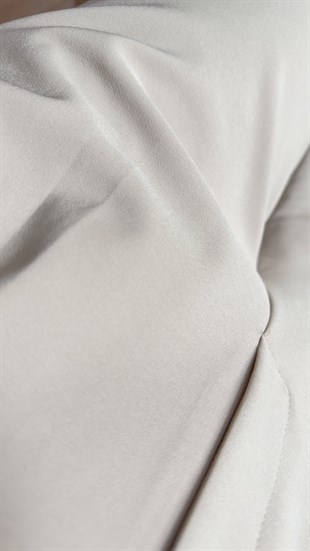 Paça Yırtmaçlı Bej Pantolon