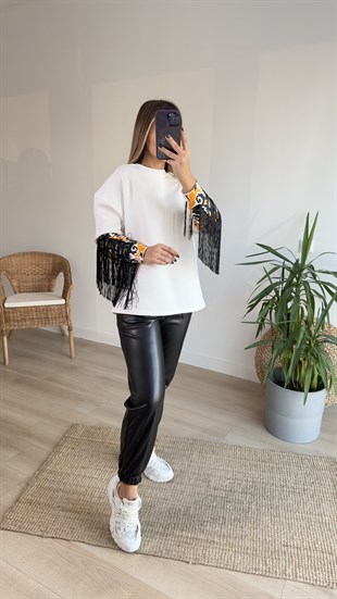 Kolları Püskül Detaylı Beyaz Sweat