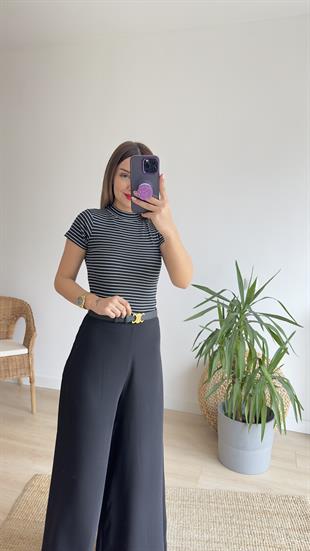 Çizgili Dik Yaka Siyah Tshirt