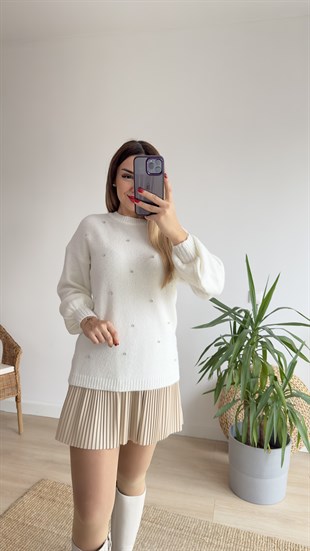 Taş Detaylı Beyaz Kazak