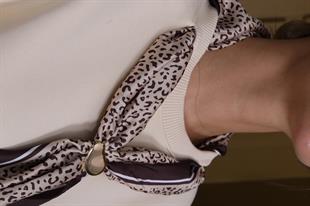 Maries Kaplan İşlemeli Fular Detaylı Sweatshirt