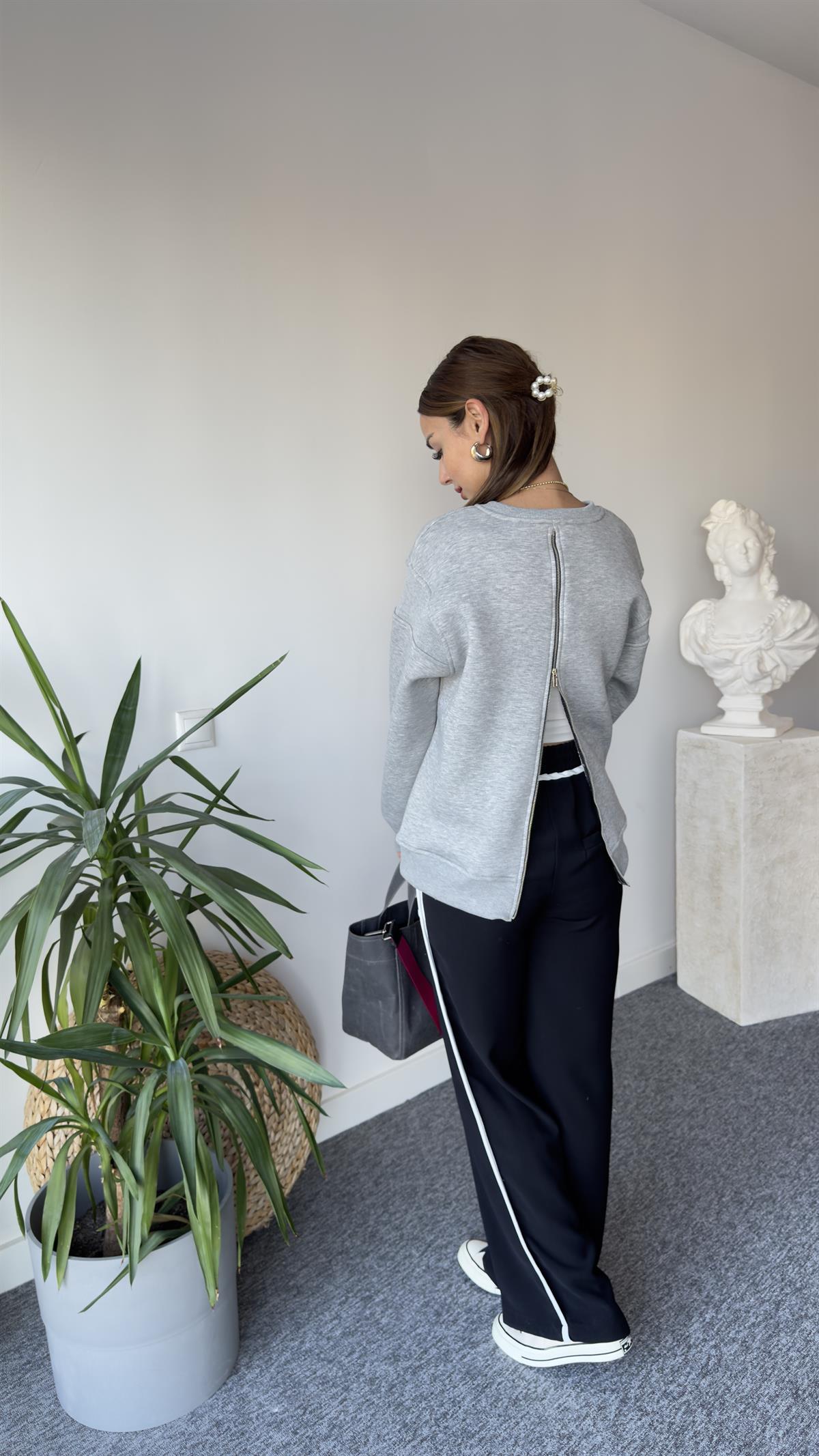 Sırt Fermuar Ve Etiket Detay Zra Model Sweat