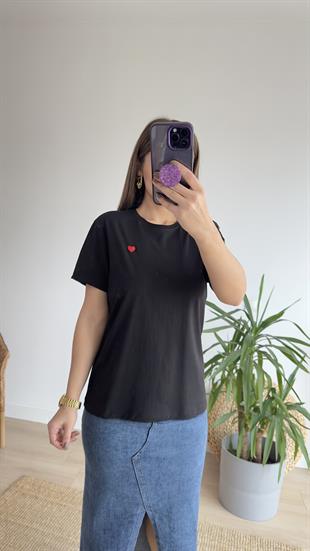 Kalp Nakışlı Siyah Basic Tshirt