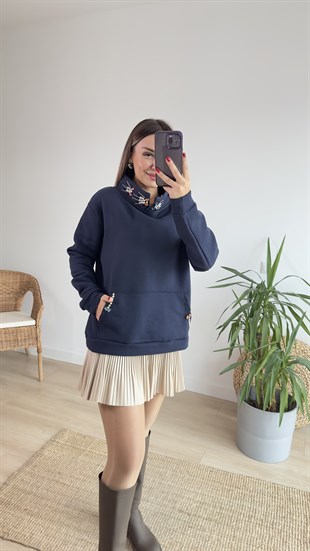 Yaka Ve Cep Taş Detaylı Lacivert Sweat