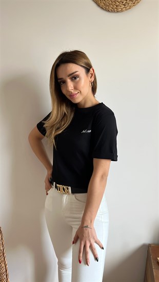  Sırtı Yazılı Siyah Tshirt