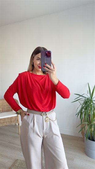 Büzgülü Kırmızı Bluz 