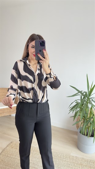 Önü Düğümlü Bej Saten Bluz