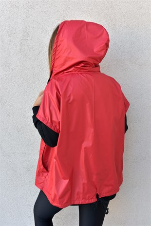 Sweat Detaylı Kırmızı Yağmurluk