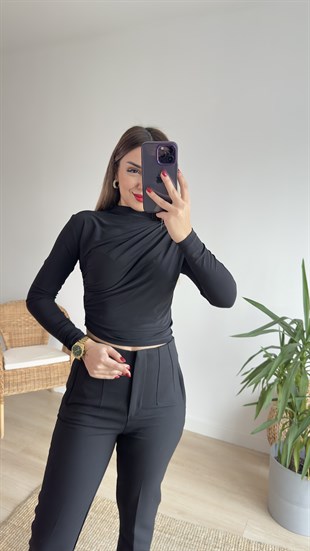 Yanı Büzgü Detay Siyah Bluz