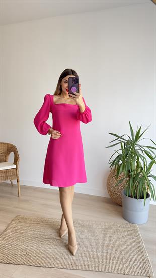 Kare Yaka Pembe Elbise 