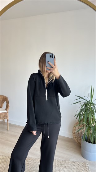 Dik Yaka Basic Yazı Detaylı Siyah Sweat