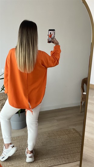 Arkası Yırtmaçlı Kapüşonlu Turuncu Sweat