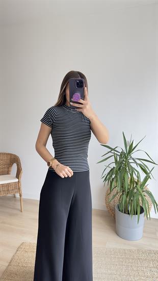Çizgili Dik Yaka Siyah Tshirt