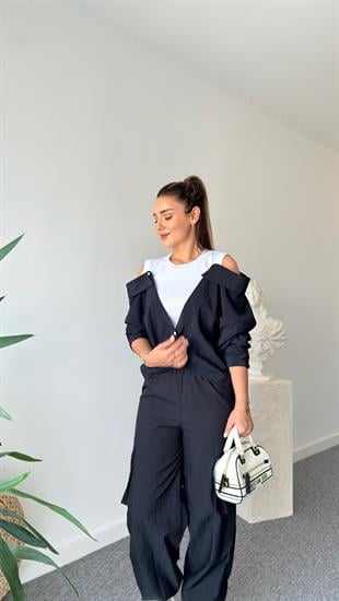 İki Parça Atletli Tasarım Siyah Gömlek