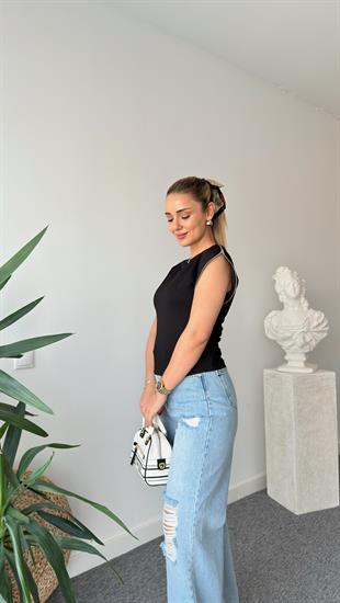 Siyah Kollar Fermuar Detaylı Tshirt