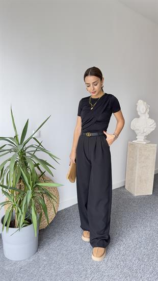 Büzgülü Siyah Kısa Kol Bluz