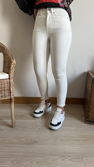 Likralı Toparlayan Beyaz Skinny Jean 