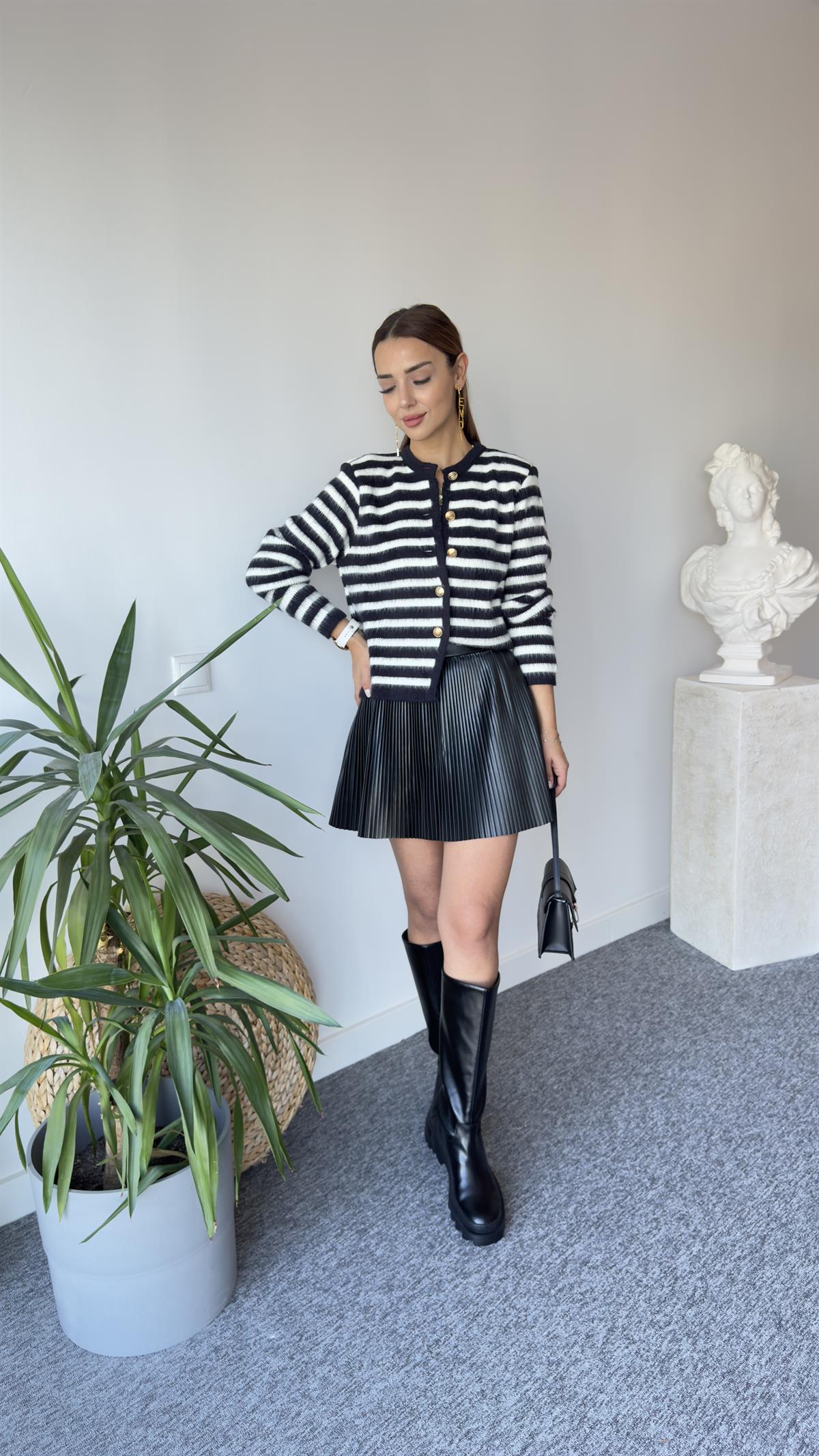 Siyah Beyaz Çizgili Massi Model Hırka