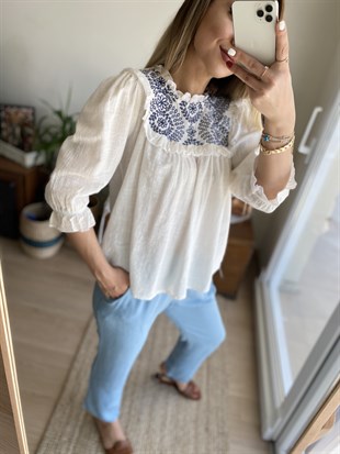 Beyaz Nakışlı Bluz