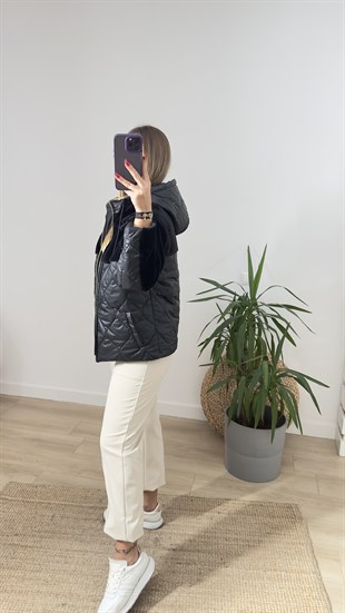 Peluş Detaylı Kapitone Mont