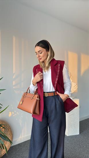 Yaka Aksesuar Detaylı Bordo Kaşe Yelek