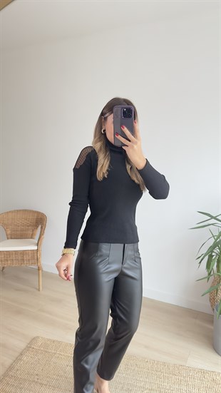 Omzu Tül Detaylı Kaşkorse Bluz