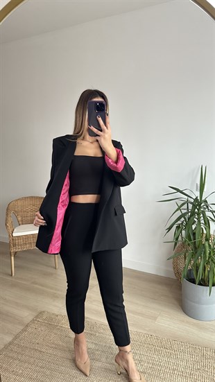 Pembe Astar Detaylı Siyah Blazer Ceket