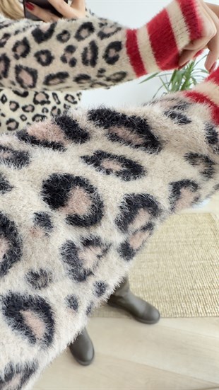 Kırmızı Şerit Detaylı Yumoş Leopar Kazak