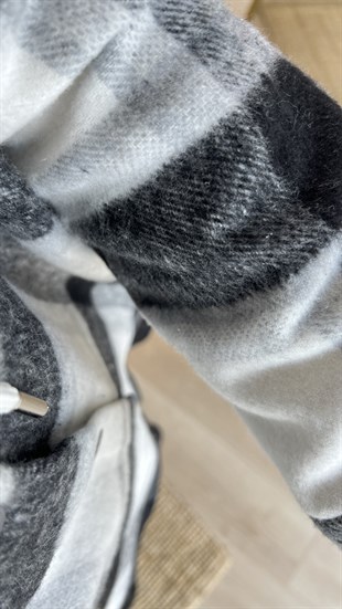 Siyah Ekose Detay Kapüşonlu Sweatshirt