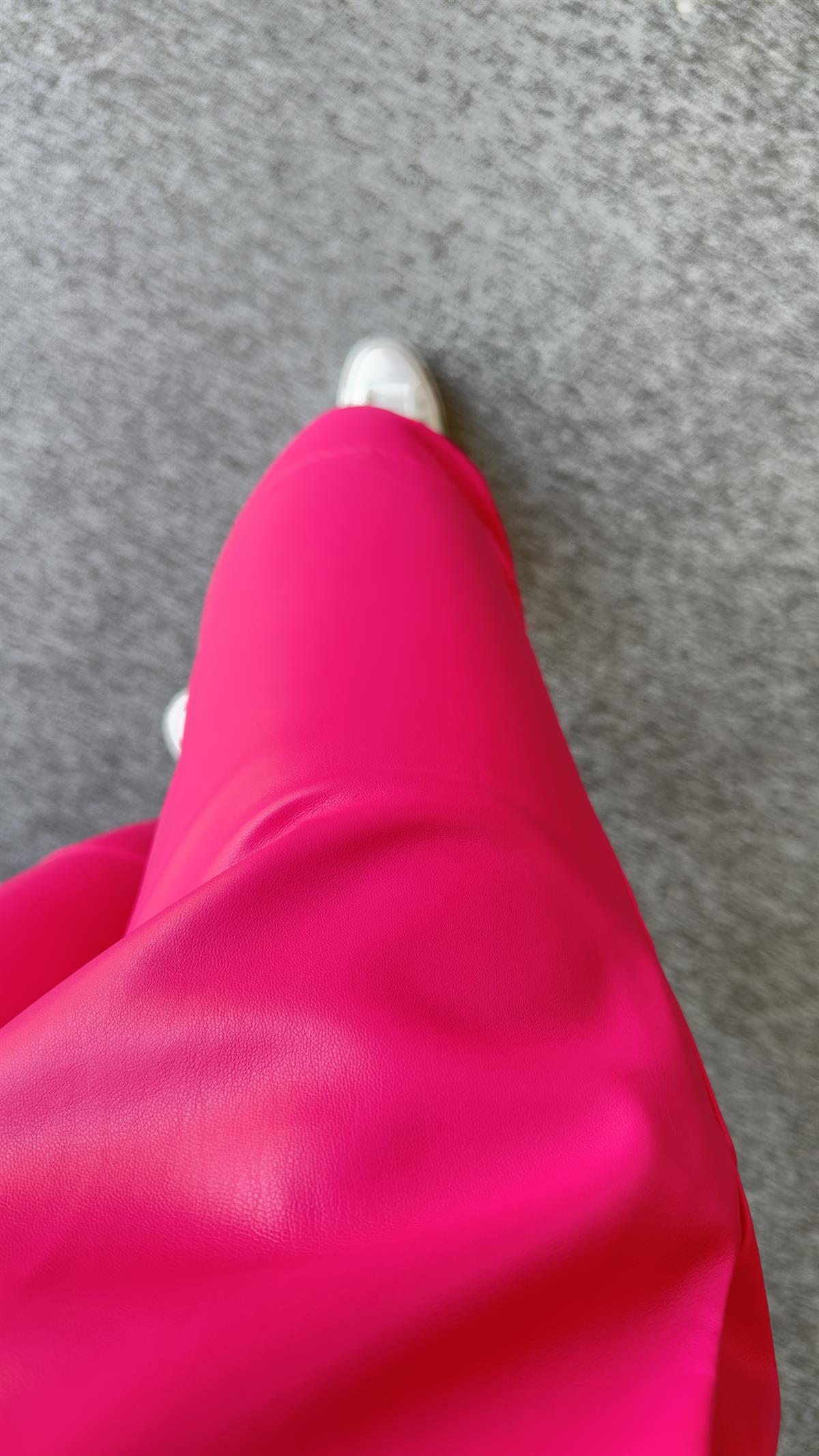 Marka Model İthal Pembe Deri Pantolon