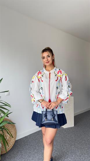 Renkli Nakış Detaylı Beyaz Bluz 
