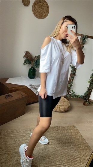 Omuzu Açık Beyaz Tshirt